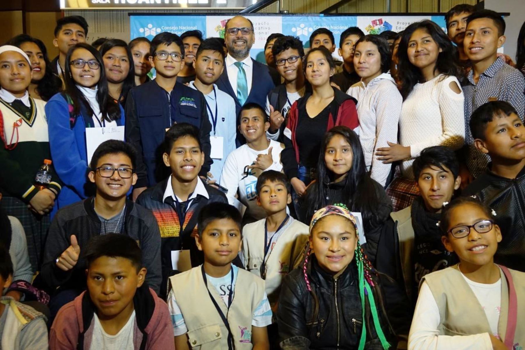 El ministro de Educación, Daniel Alfaro, se reunió con estudiantes de diversas regiones en Encuentro Nacional que se realizó el 22 y 23 de noviembre del 2018 en Lima. Foto: ANDINA/Difusión.