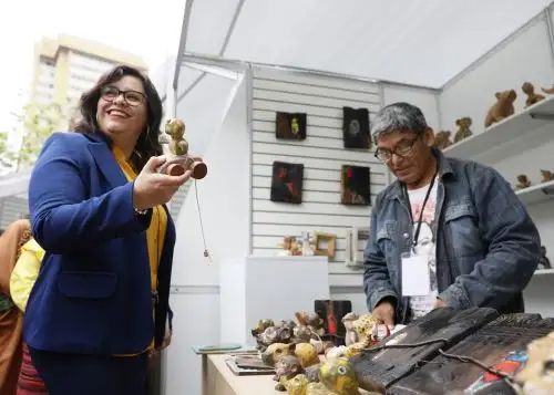 Primera Dama, Maribel Díaz, participó en inauguración de Feria Arte Nativa en Miraflores. Foto: Mincetur.