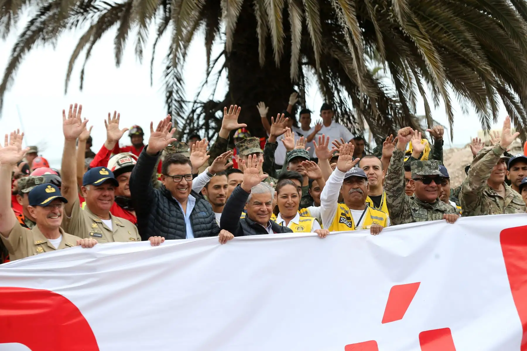 Premier César Villanueva y el ministerio de Defensa, José Huerta Torres en la  presentación del ejercicio de respuesta rápida ante desastres naturales  "Olas Solidarias" entre las fuerzas navales americanas y la marina de guerra del Perú  Foto: ANDINA/Norman Córdova