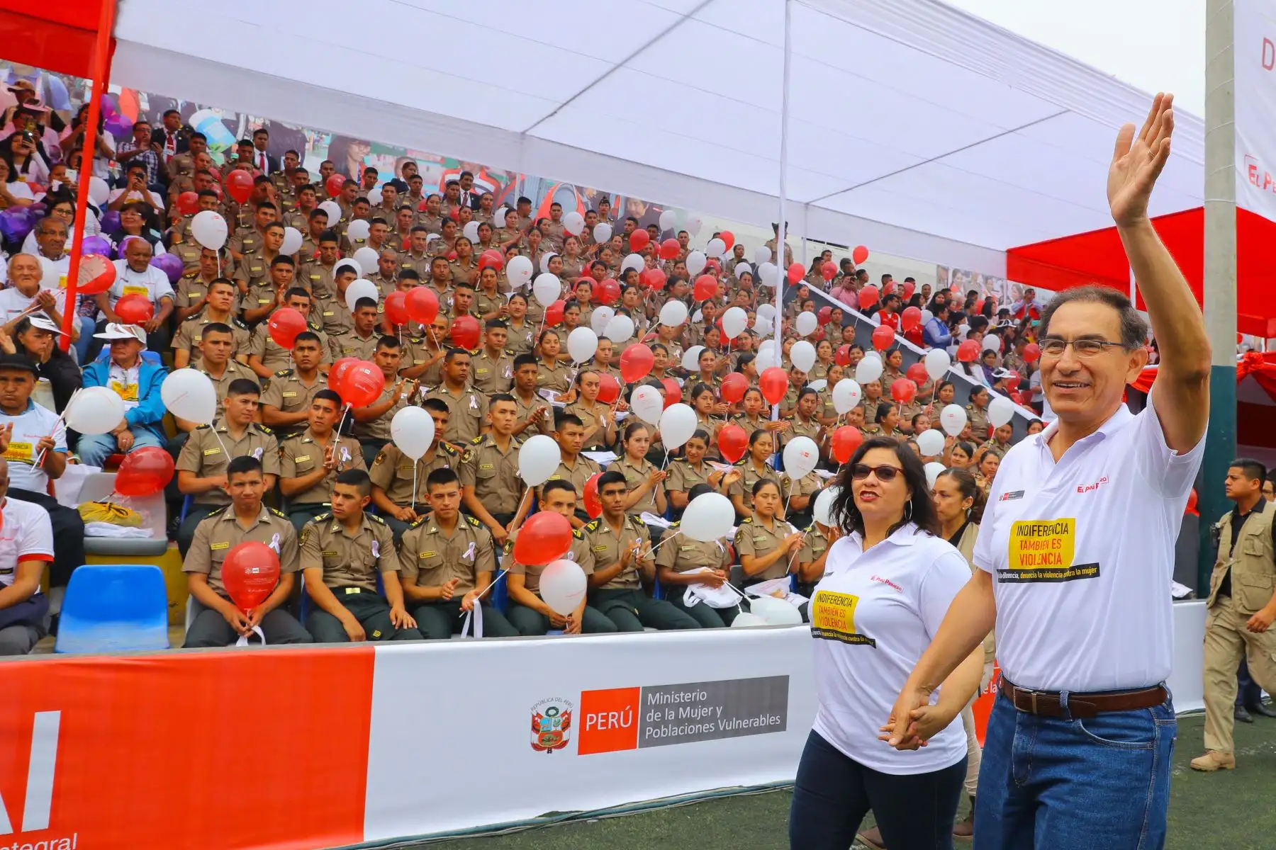 Presidente Martín Vizcarra junto a la primera dama Maribel Díaz participò en la  ceremonia por el Día Internacional de la Eliminación de la Violencia contra la Mujer. Foto: ANDINA/Prensa Presidencia