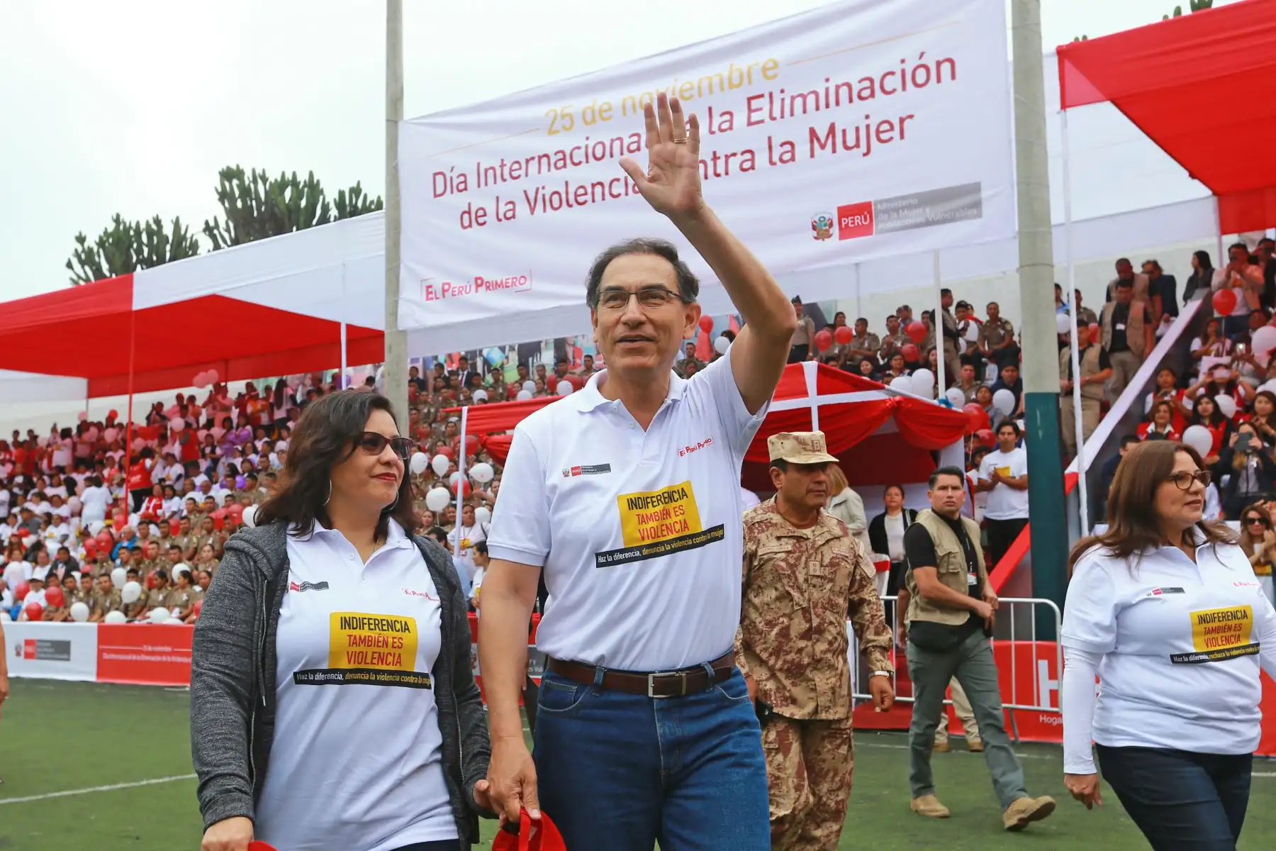 Presidente Martín Vizcarra junto a la primera dama Maribel Díaz participò en la  ceremonia por el Día Internacional de la Eliminación de la Violencia contra la Mujer. Foto: ANDINA/Prensa Presidencia
