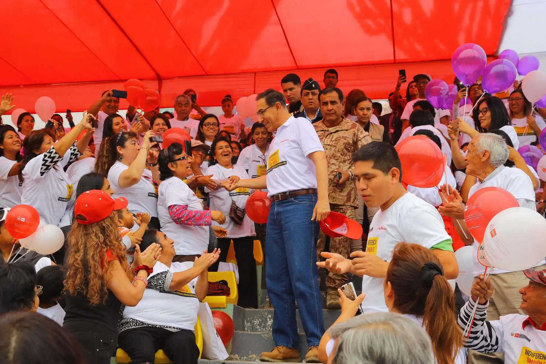 Presidente Martín Vizcarra junto a la primera dama Maribel Díaz participò en la  ceremonia por el Día Internacional de la Eliminación de la Violencia contra la Mujer. Foto: ANDINA/Prensa Presidencia