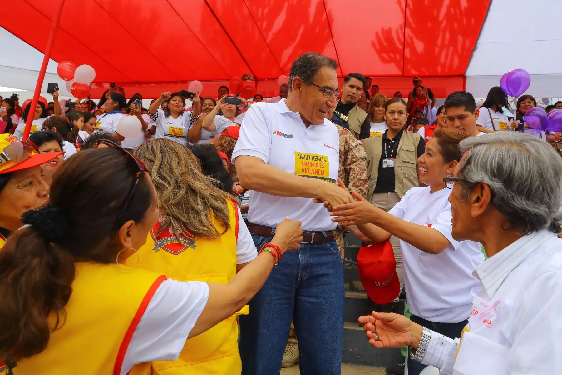 Presidente Martín Vizcarra junto a la primera dama Maribel Díaz participò en la  ceremonia por el Día Internacional de la Eliminación de la Violencia contra la Mujer. Foto: ANDINA/Prensa Presidencia
