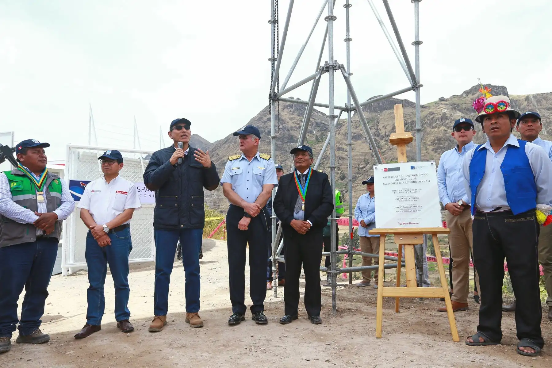 Presidente Martin Vizcarra presentó el telescopio Ritchey Chrétien – 1M, en el centro poblado de Cambrune, distrito de Carumas, (Moquegua), un lugar que cuenta con las condiciones apropiadas para la observación astronómica profesional, validada por la Agencia Espacial del Perú (Conida).Foto:ANDINA/Prensa Presidencia