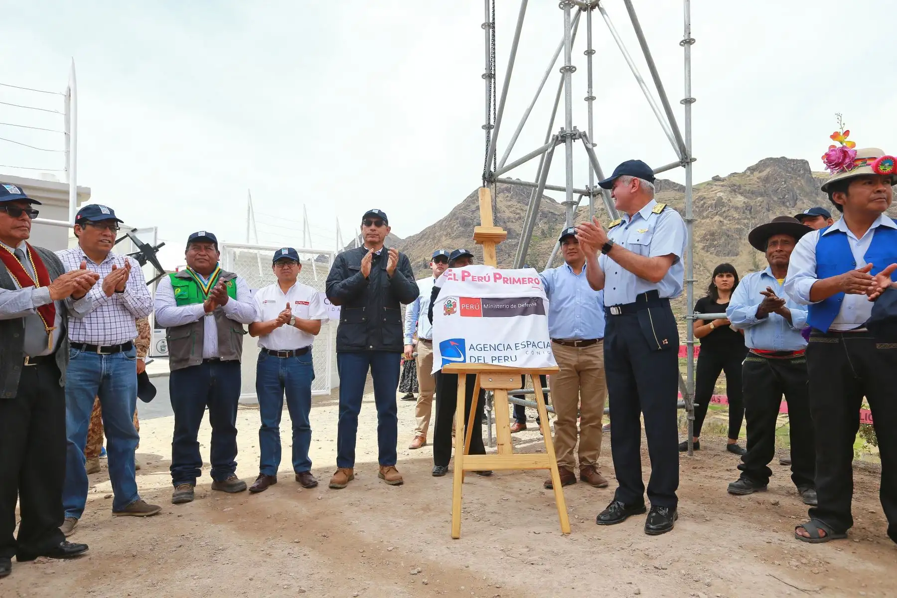 Presidente Martin Vizcarra presentó el telescopio Ritchey Chrétien – 1M, en el centro poblado de Cambrune, distrito de Carumas, (Moquegua), un lugar que cuenta con las condiciones apropiadas para la observación astronómica profesional, validada por la Agencia Espacial del Perú (Conida).Foto:ANDINA/Prensa Presidencia