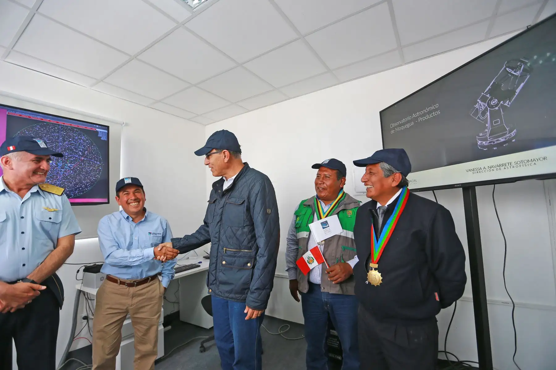 Presidente Martin Vizcarra presentó el telescopio Ritchey Chrétien – 1M, en el centro poblado de Cambrune, distrito de Carumas, (Moquegua), un lugar que cuenta con las condiciones apropiadas para la observación astronómica profesional, validada por la Agencia Espacial del Perú (Conida).Foto:ANDINA/Prensa Presidencia
