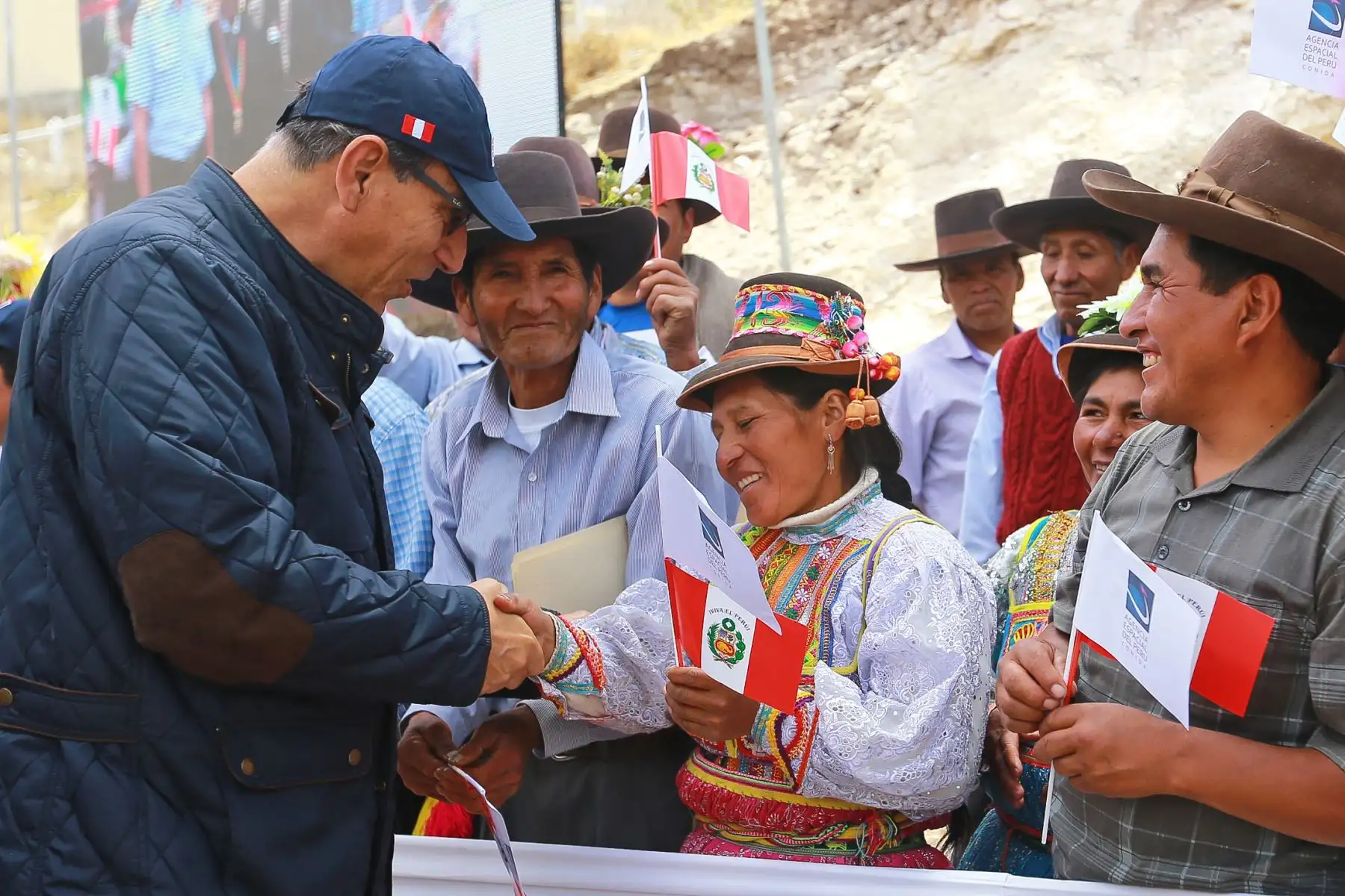 Presidente Martin Vizcarra presentó el telescopio Ritchey Chrétien – 1M, en el centro poblado de Cambrune, distrito de Carumas, (Moquegua), un lugar que cuenta con las condiciones apropiadas para la observación astronómica profesional, validada por la Agencia Espacial del Perú (Conida).Foto:ANDINA/Prensa Presidencia
