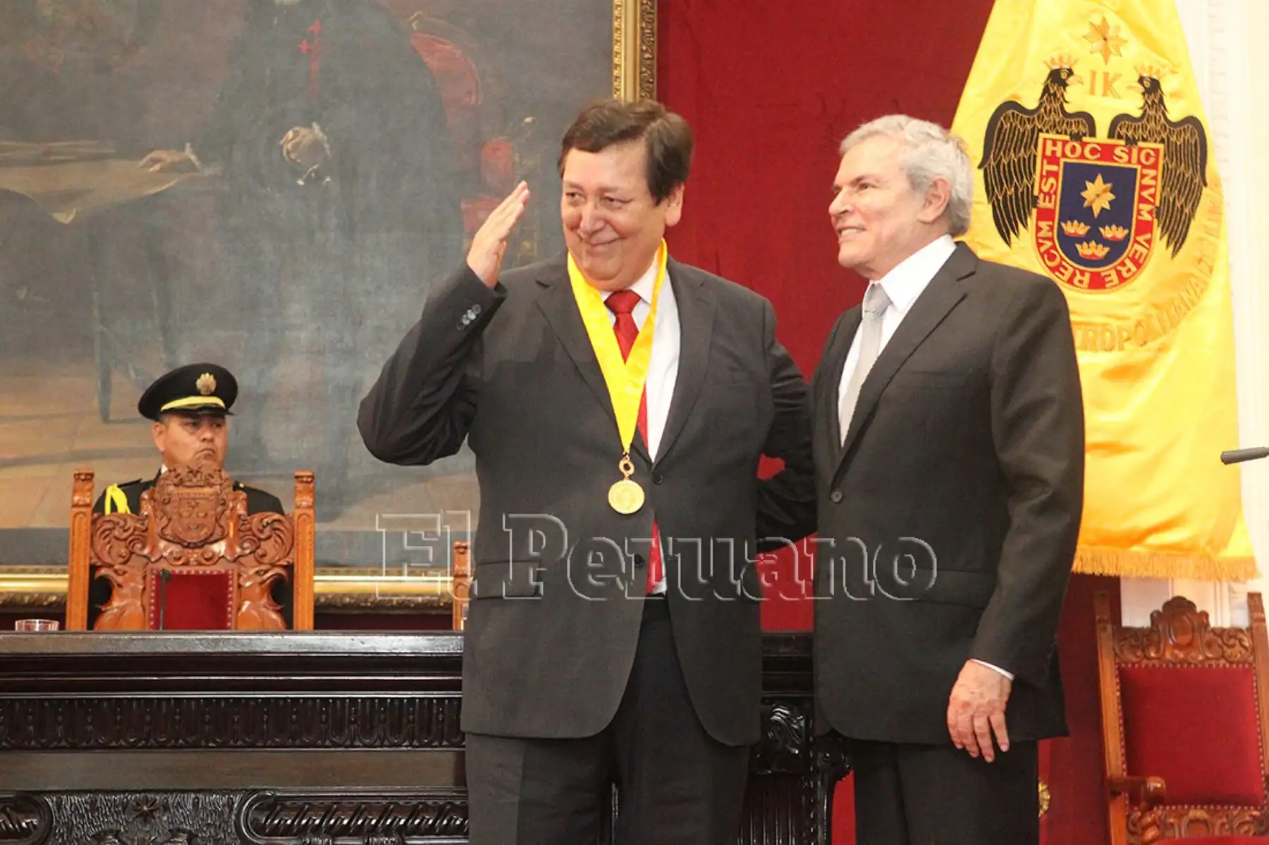 Lima - 18 enero 2016 / En sesión solemne Enrique Bernales es condecorado por la Municipalidad de Lima como ciudadano ilustre. Foto: Diario Oficial EL PERUANO / Héctor Vinces