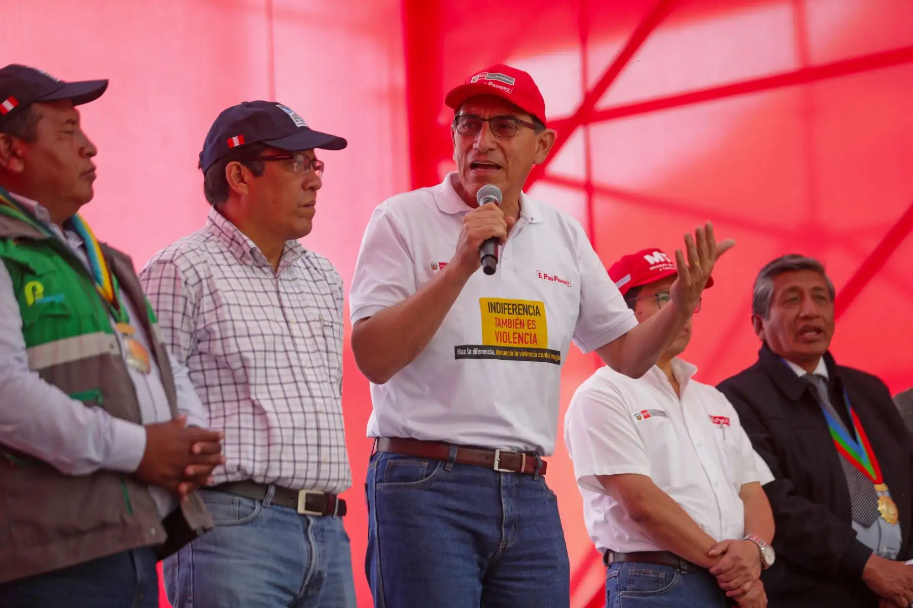 Presidente  Martín Vizcarra  dio inicio al proyecto de conectividad en Moquegua consistente en la instalación de red de fibra óptica permitirá el desarrollo social.Foto:ANDINA/Prensa Presidencia