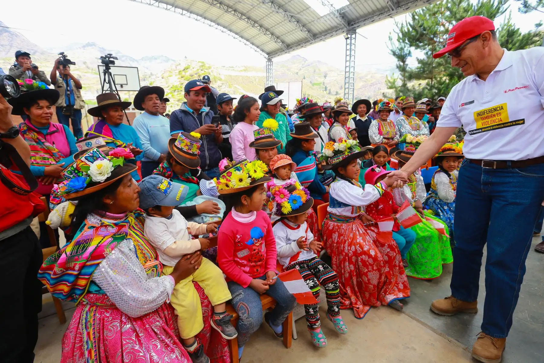 Presidente  Martín Vizcarra  dio inicio al proyecto de conectividad en Moquegua consistente en la instalación de red de fibra óptica permitirá el desarrollo social.Foto:ANDINA/Prensa Presidencia