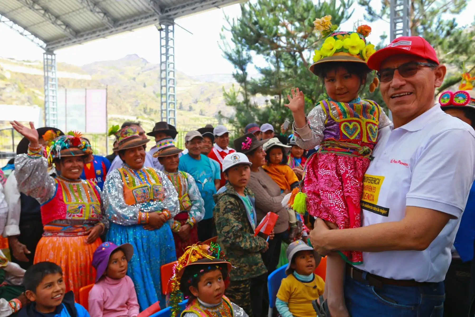 Presidente  Martín Vizcarra  dio inicio al proyecto de conectividad en Moquegua consistente en la instalación de red de fibra óptica permitirá el desarrollo social.Foto:ANDINA/Prensa Presidencia