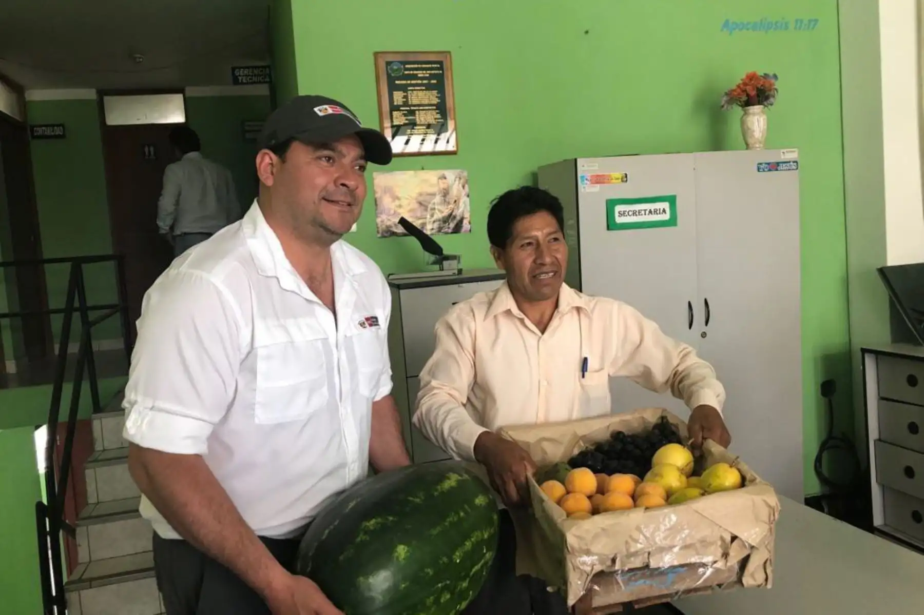 El viceministro de Desarrollo e Infraestructuras Agraria y Riego, Pablo Araníbar, se reunió con productores del valle de Chao, región La Libertad.