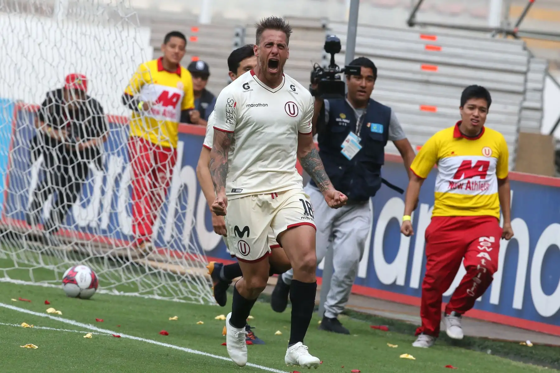 Universitario de Deportes terminó con un triunfo de 2-0 ante Comerciantes Unidos, en el Estadio Nacional. Foto: ANDINA/Vidal Tarqui