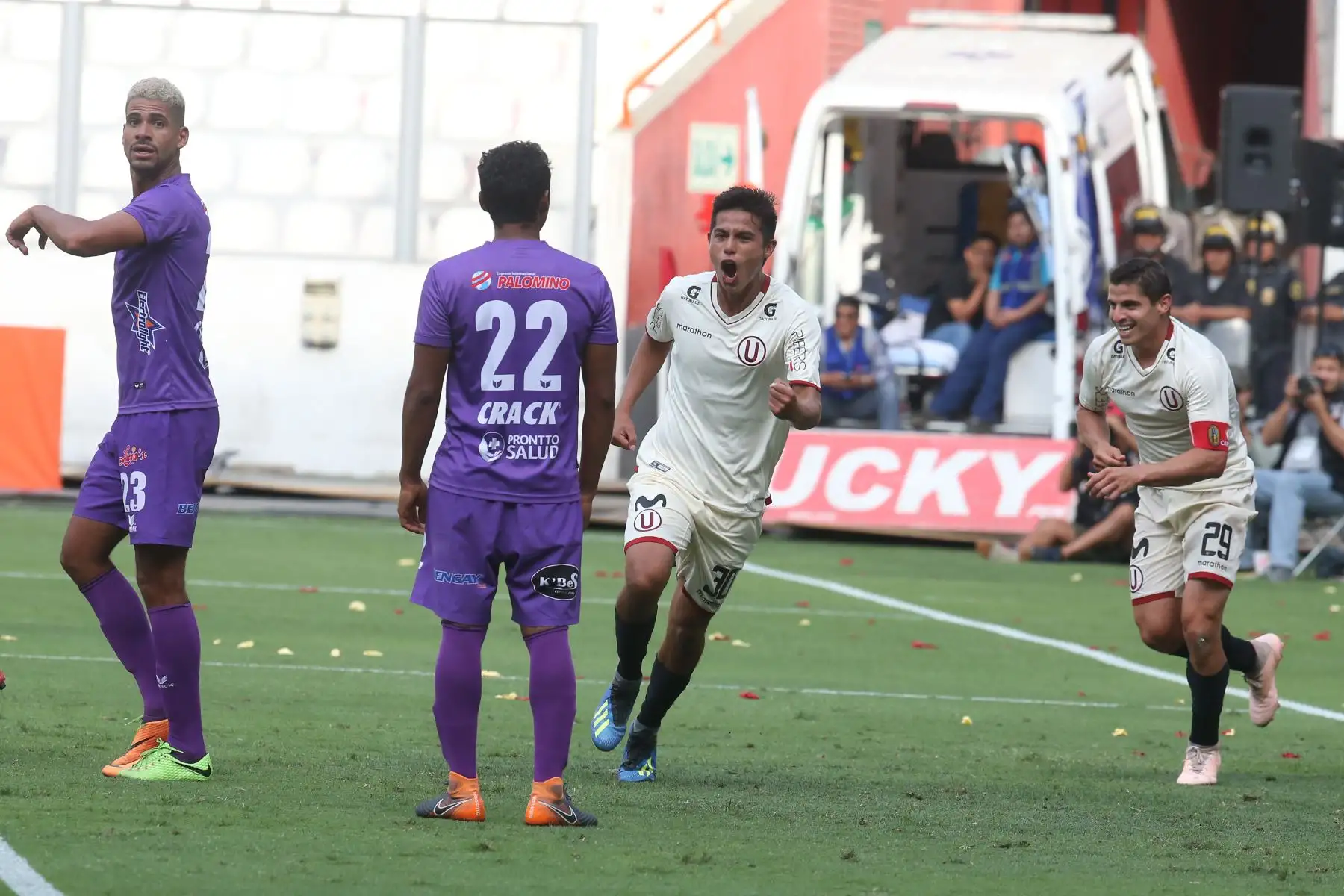 Universitario de Deportes terminó con un triunfo de 2-0 ante Comerciantes Unidos, en el Estadio Nacional. Foto: ANDINA/Vidal Tarqui