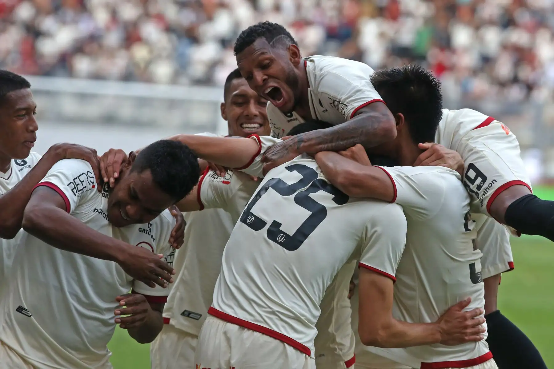 Universitario de Deportes terminó con un triunfo de 2-0 ante Comerciantes Unidos, en el Estadio Nacional. Foto: ANDINA/Vidal Tarqui