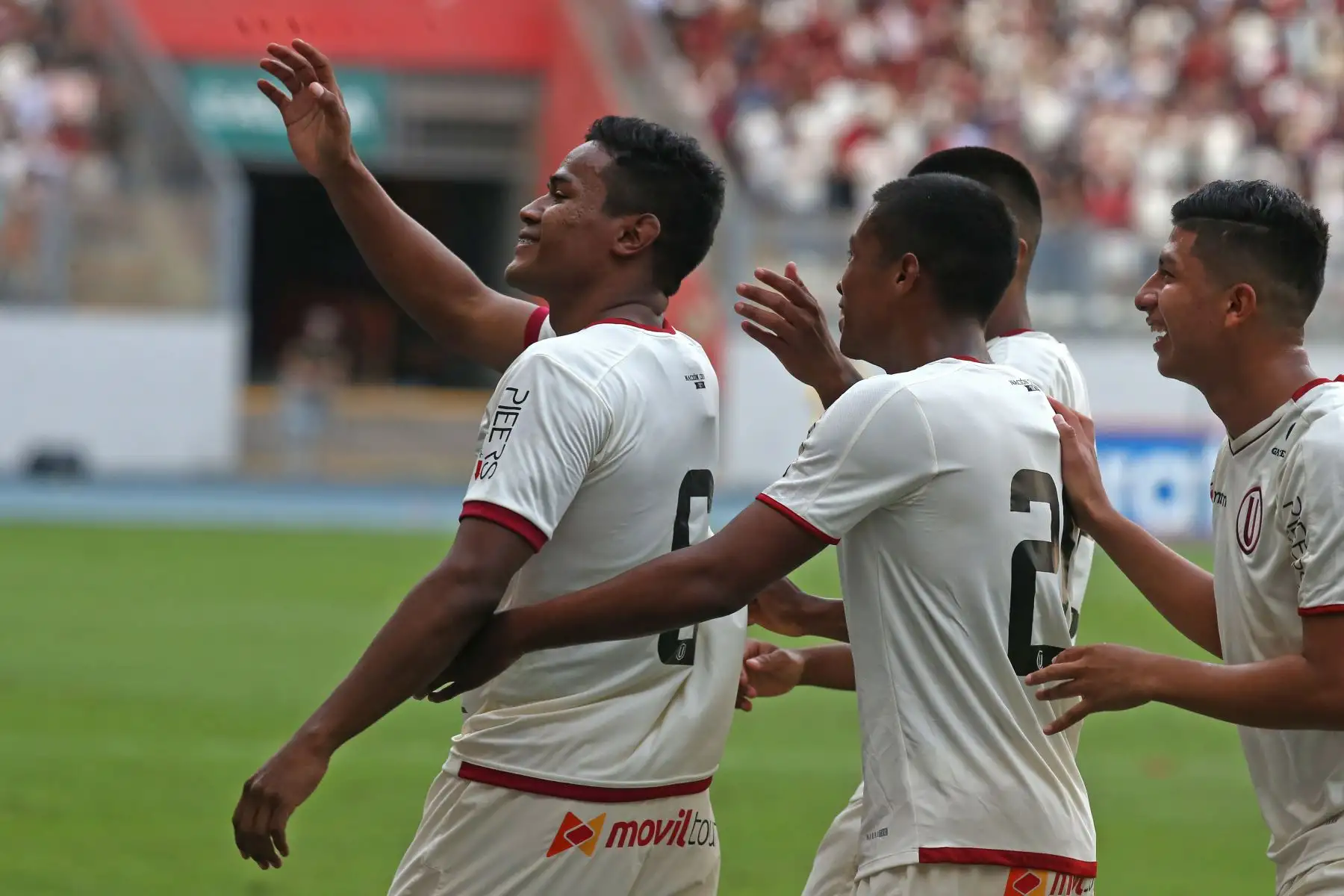 Universitario de Deportes terminó con un triunfo de 2-0 ante Comerciantes Unidos, en el Estadio Nacional. Foto: ANDINA/Vidal Tarqui