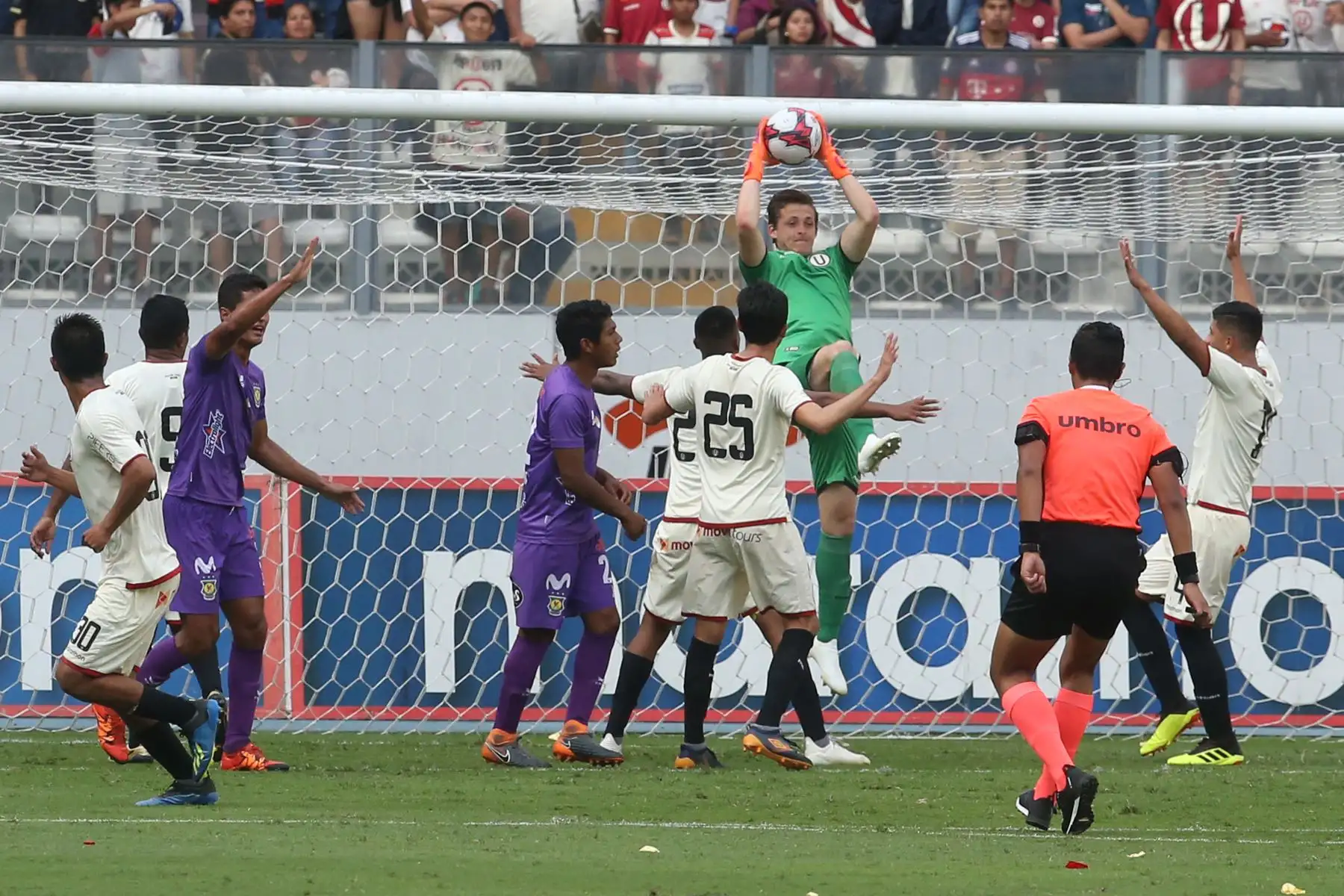 Universitario de Deportes terminó con un triunfo de 2-0 ante Comerciantes Unidos, en el Estadio Nacional. Foto: ANDINA/Vidal Tarqui