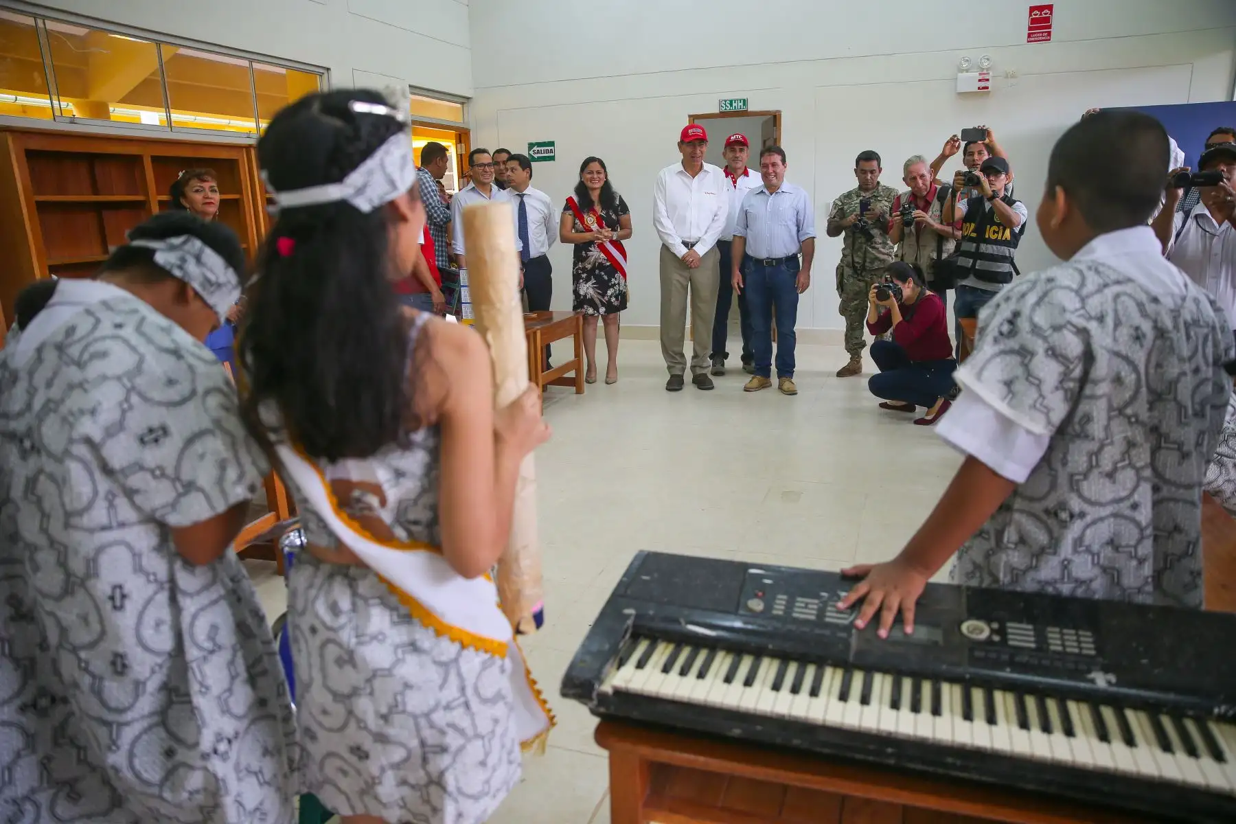 Presidente de la República,Martín Vizcarra, inaugura obras de mejoramiento de la IE – CEBE Rvdo Padre Santiago Castro Luchini, en el Asentamiento Humano 9 de octubre, en el distrito de Callería, Pucallpa.Foto: ANDINA/Juan Carlos Guzman/Prensa Presidencia