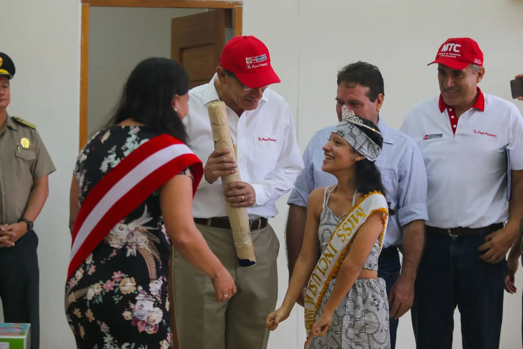 Presidente de la República,Martín Vizcarra, inaugura obras de mejoramiento de la IE – CEBE Rvdo Padre Santiago Castro Luchini, en el Asentamiento Humano 9 de octubre, en el distrito de Callería, Pucallpa.Foto: ANDINA/Juan Carlos Guzman/Prensa Presidencia
