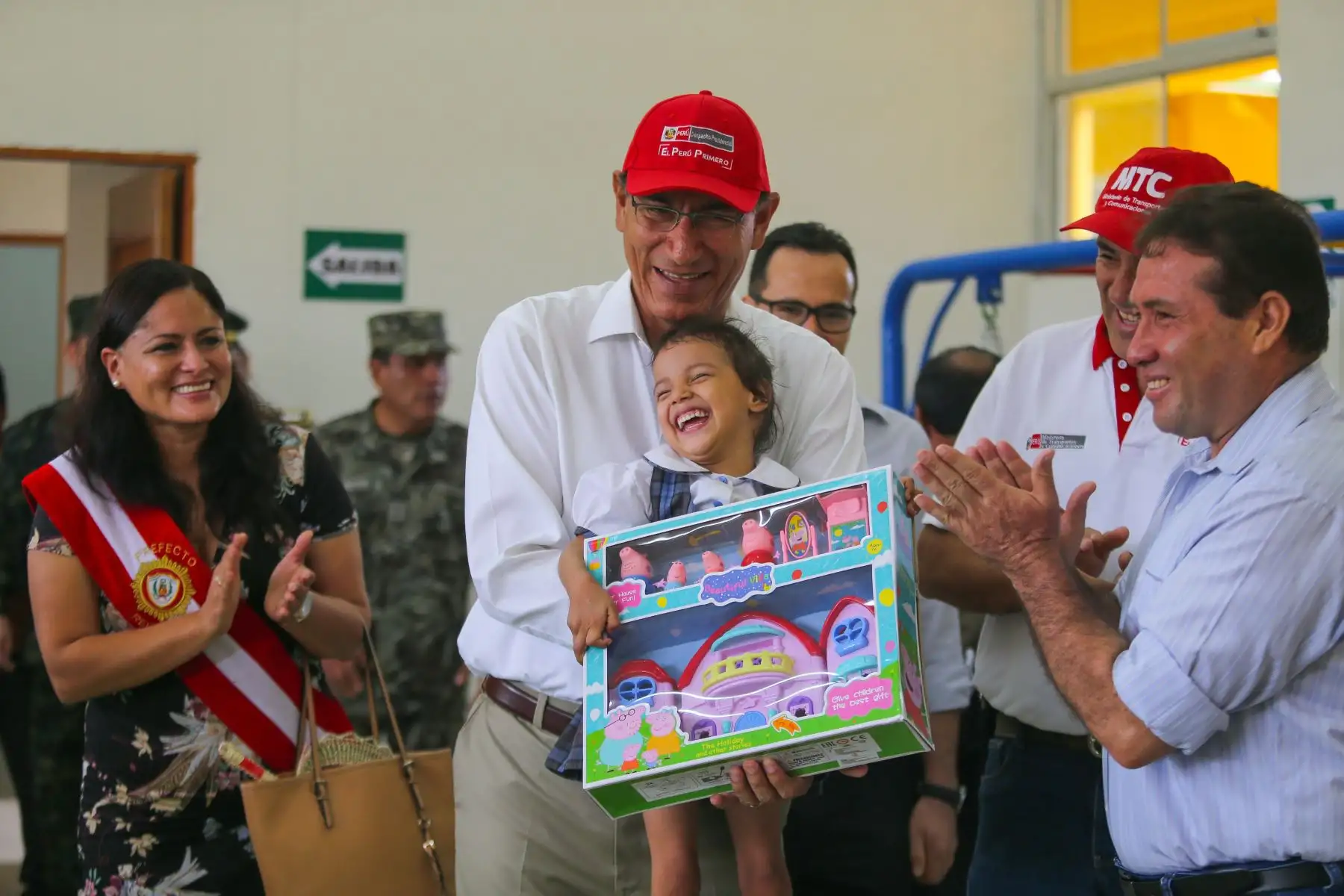 Presidente de la República,Martín Vizcarra, inaugura obras de mejoramiento de la IE – CEBE Rvdo Padre Santiago Castro Luchini, en el Asentamiento Humano 9 de octubre, en el distrito de Callería, Pucallpa.Foto: ANDINA/Juan Carlos Guzman/Prensa Presidencia