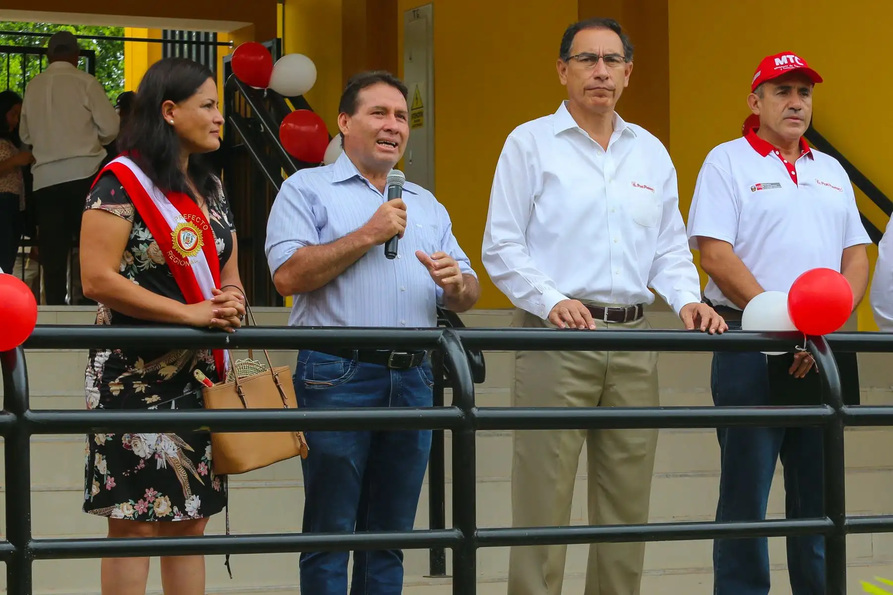 Presidente de la República,Martín Vizcarra, inaugura obras de mejoramiento de la IE – CEBE Rvdo Padre Santiago Castro Luchini, en el Asentamiento Humano 9 de octubre, en el distrito de Callería, Pucallpa.Foto: ANDINA/Juan Carlos Guzman/Prensa Presidencia