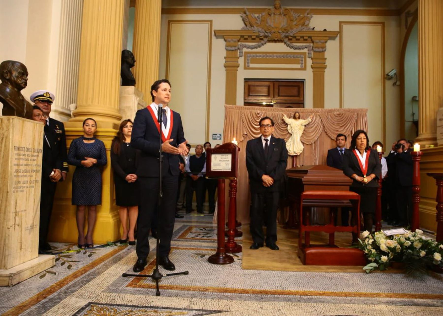 Congreso rindió homenaje póstumo a Enrique Bernales. Foto: Congreso