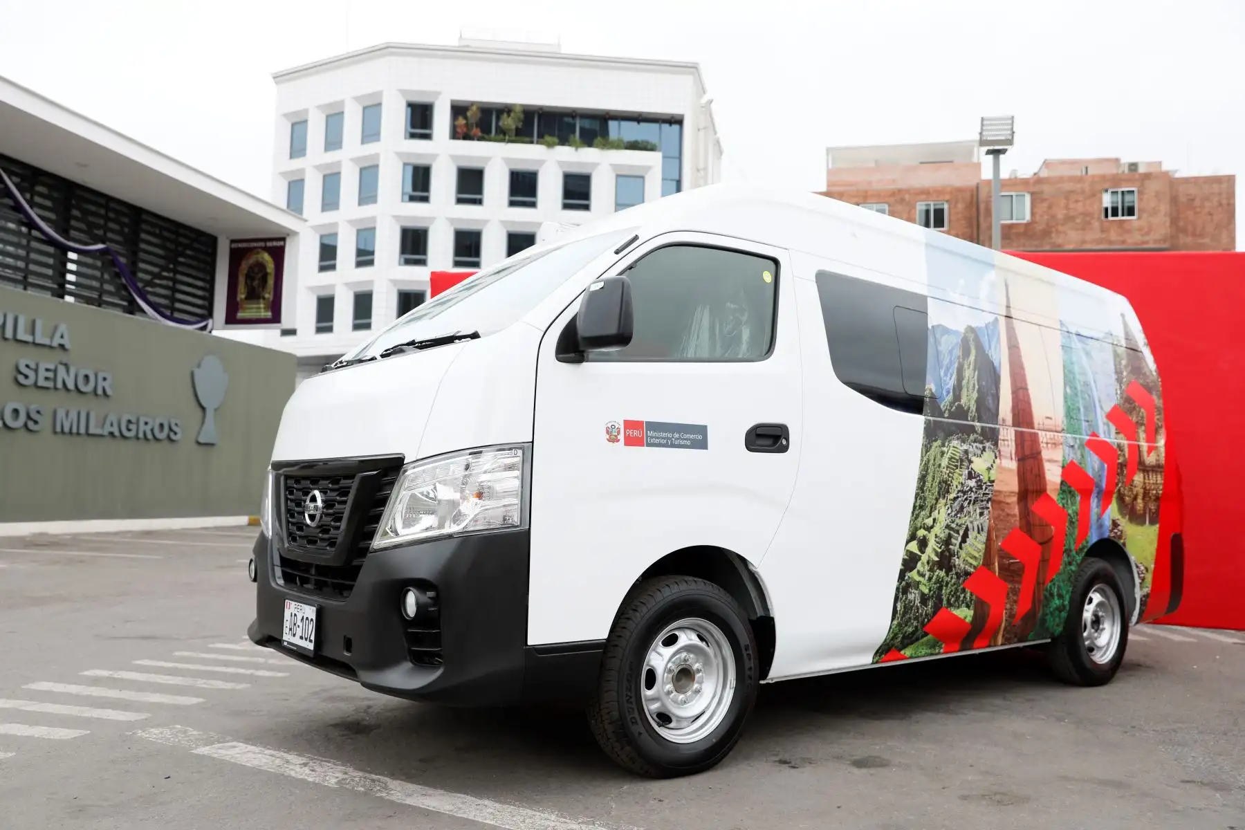 Mincetur entregó diez camionetas a diez regiones para la capacitación y el servicio turístico. ANDINA/Difusión