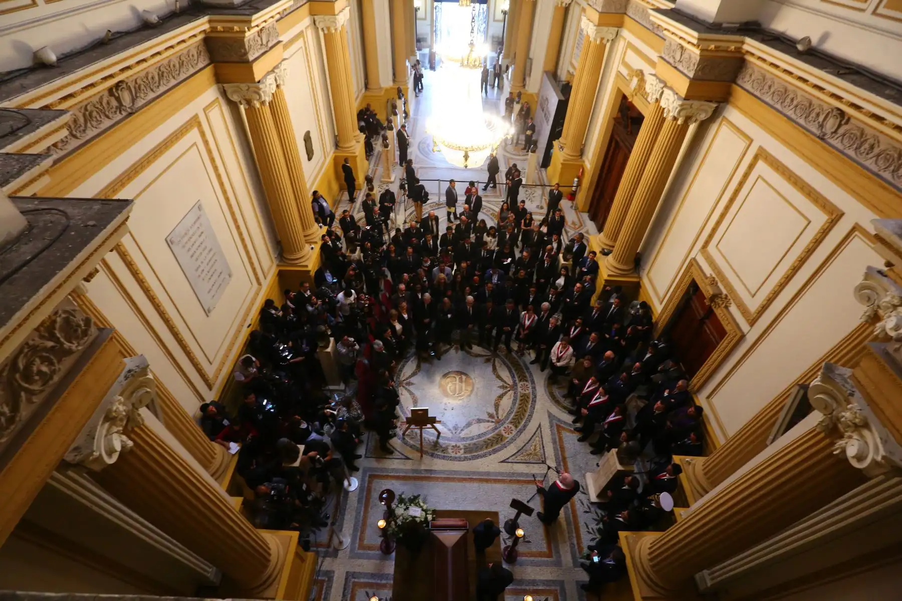 El Congreso de la República rinde un homenaje póstumo al constitucionalista y exsenador Enrique Bernales, quien falleció el último sábado a los 78 años. Foto: ANDINA/Congreso