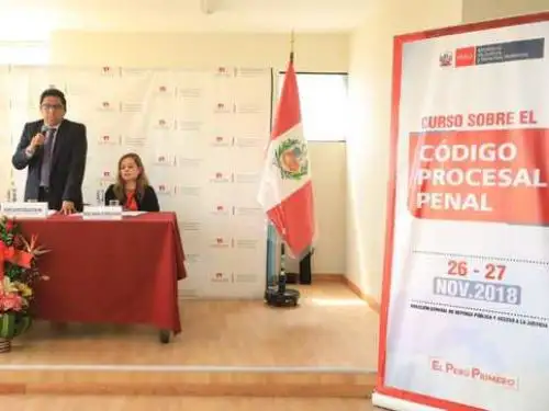 El ministro de Justicia y Derechos Humanos, Vicente Zeballos, inauguró esta tarde el curso sobre Código Procesal Penal para defensores públicos.