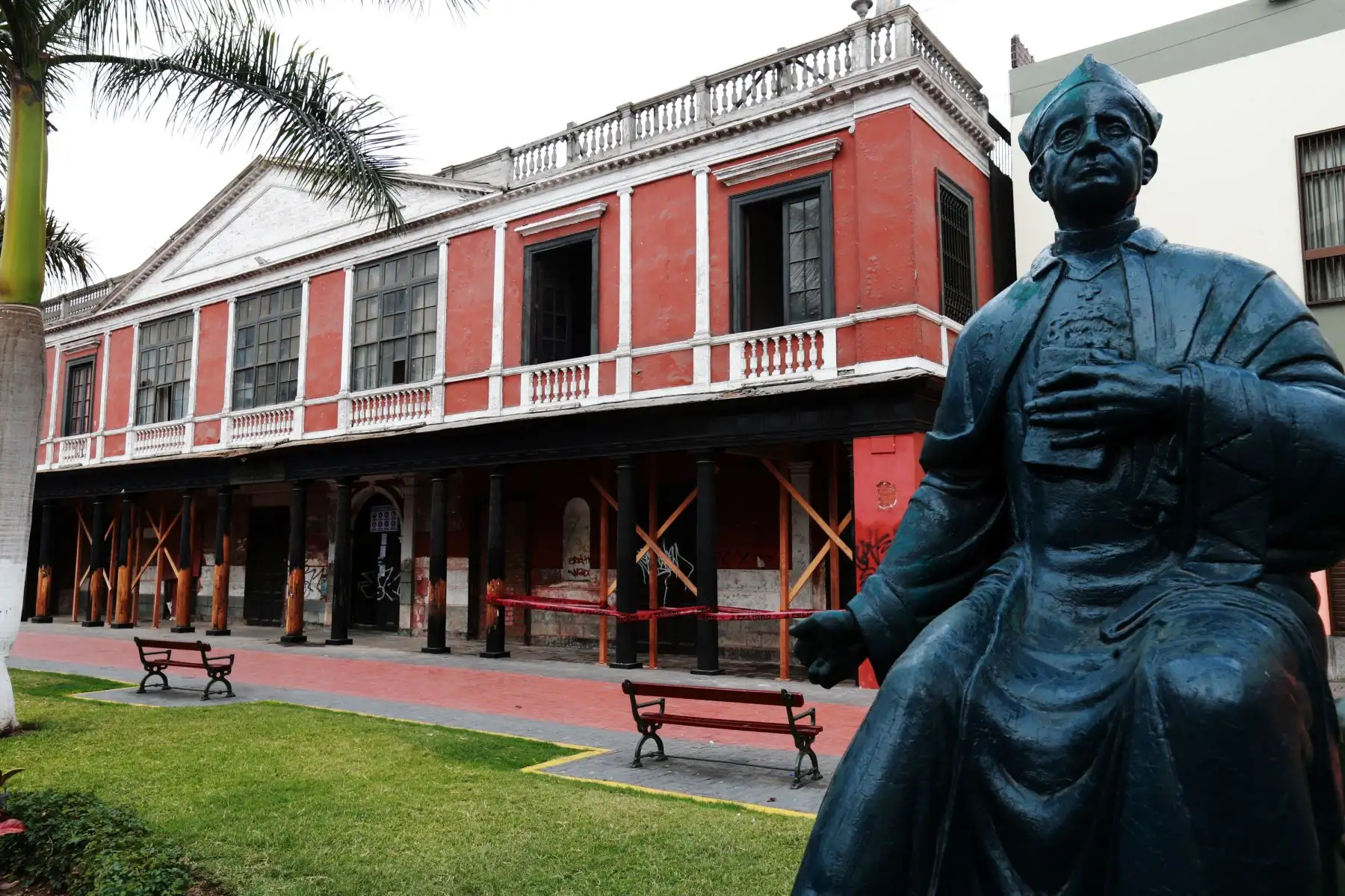La Municipalidad de Lima  inicia los trabajos de restauración y puesta en valor del histórico Hospicio Bartolomé Manrique de la Plaza Francia .Foto: ANDINA/Norman Córdova