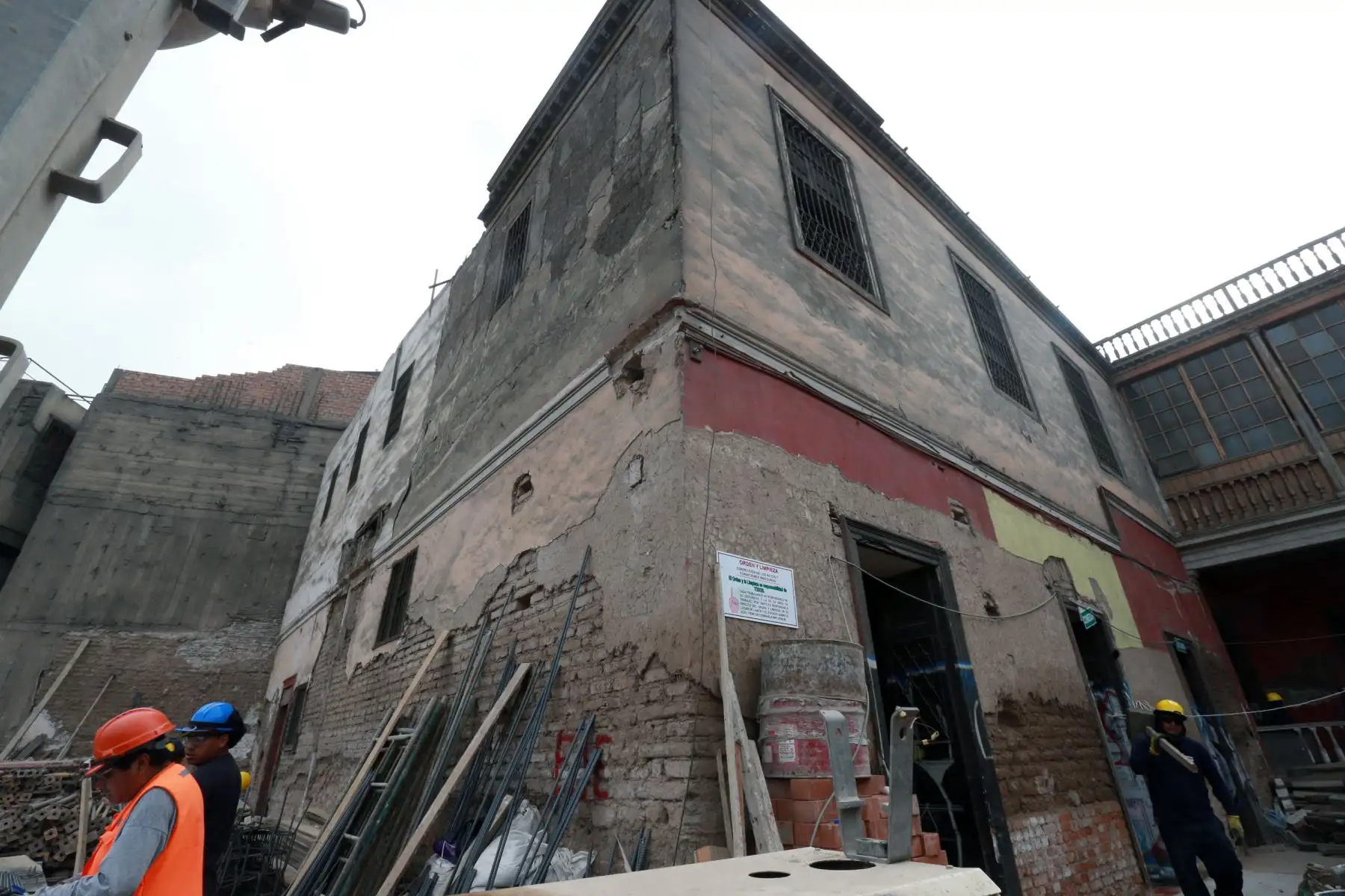 La Municipalidad de Lima  inicia los trabajos de restauración y puesta en valor del histórico Hospicio Bartolomé Manrique de la Plaza Francia .Foto: ANDINA/Norman Córdova