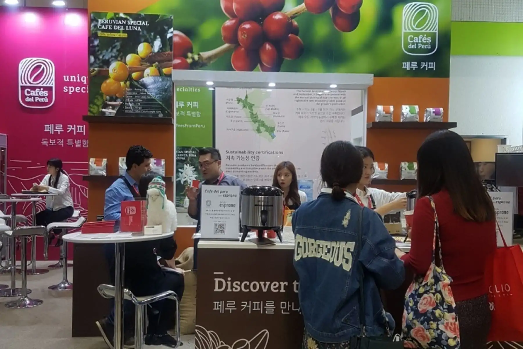 Café peruano en Asia.