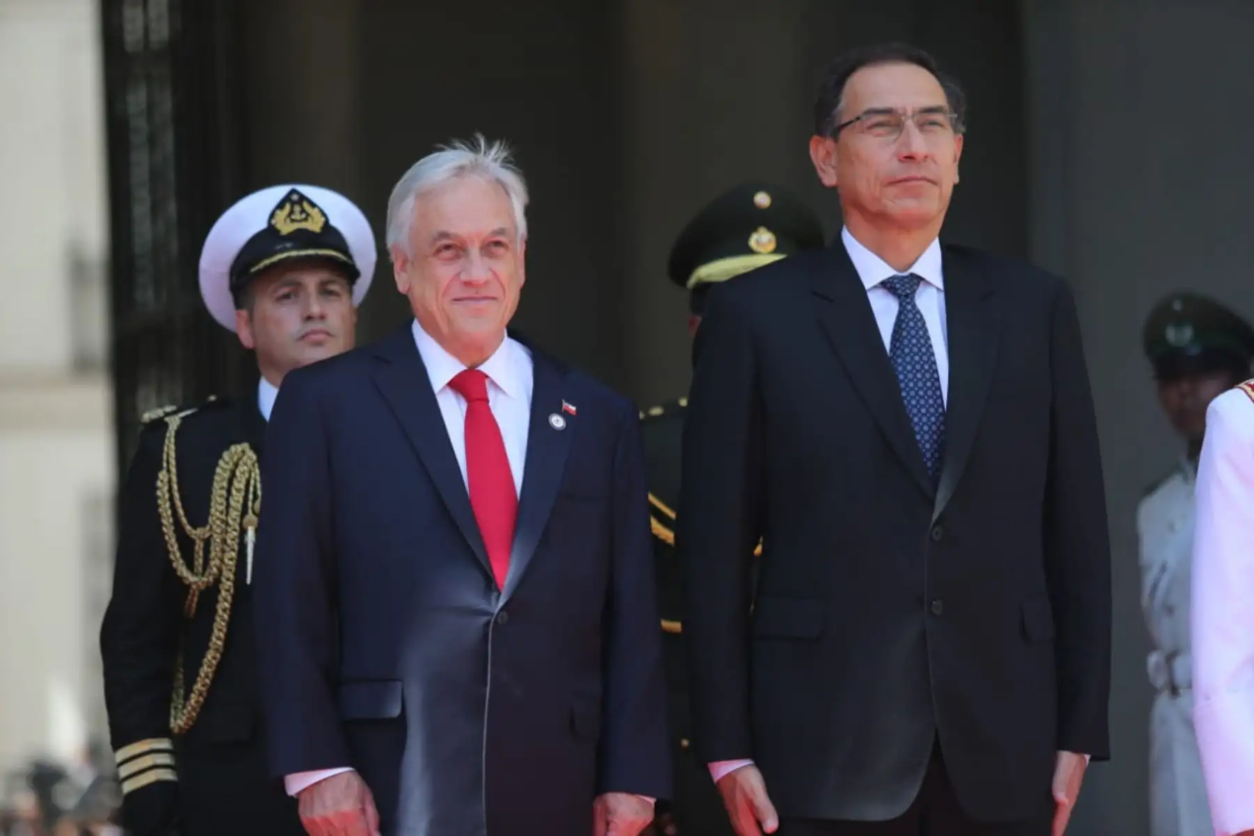 Jefe del Estado, Martín Vizcarra, llegó al Palacio de La Moneda, donde fue recibido por su par chileno, Sebastián Piñera. Foto: ANDINA/Prensa Presidencia