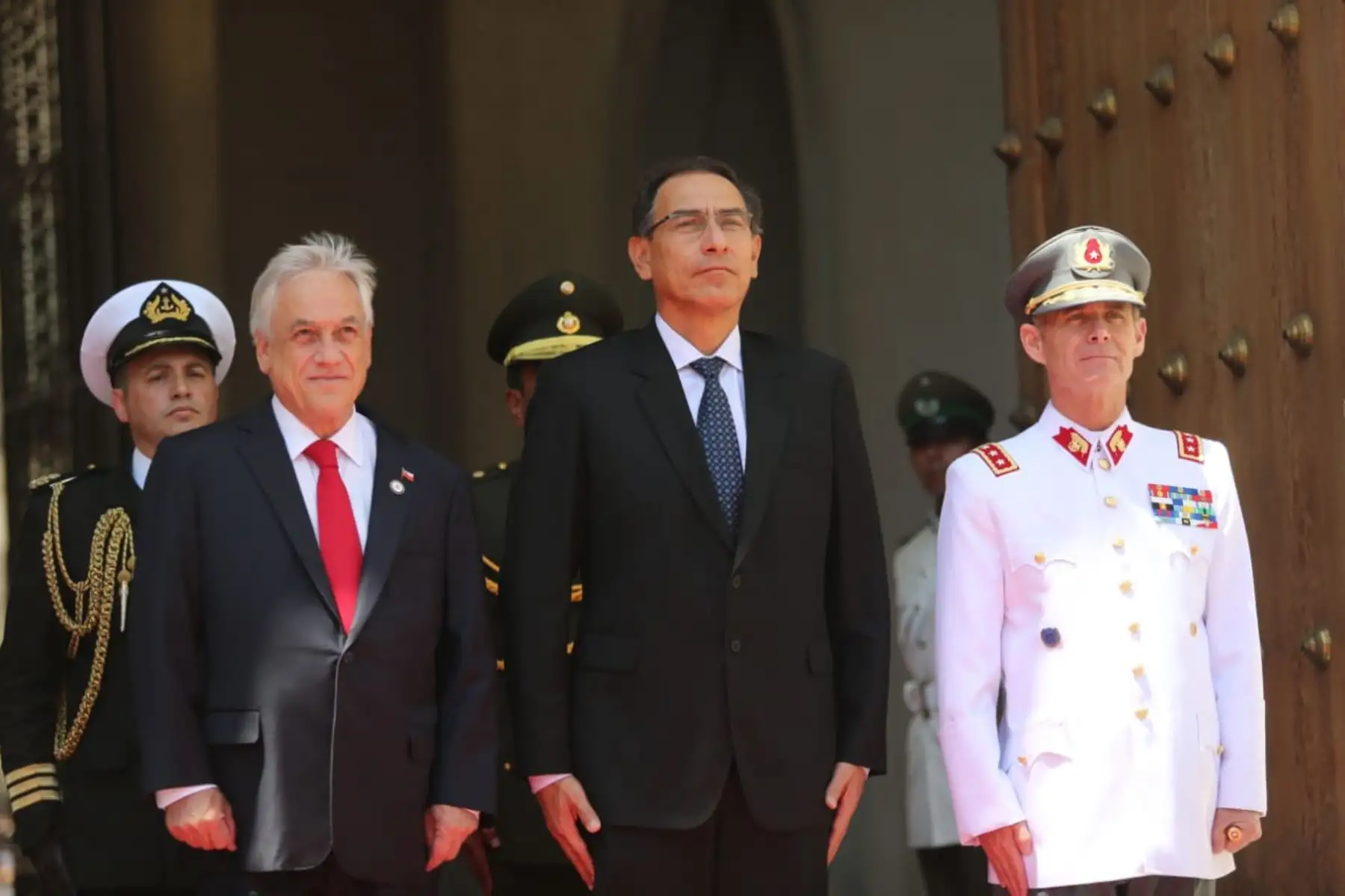 Jefe del Estado, Martín Vizcarra, llegó al Palacio de La Moneda, donde fue recibido por su par chileno, Sebastián Piñera. Foto: ANDINA/Prensa Presidencia