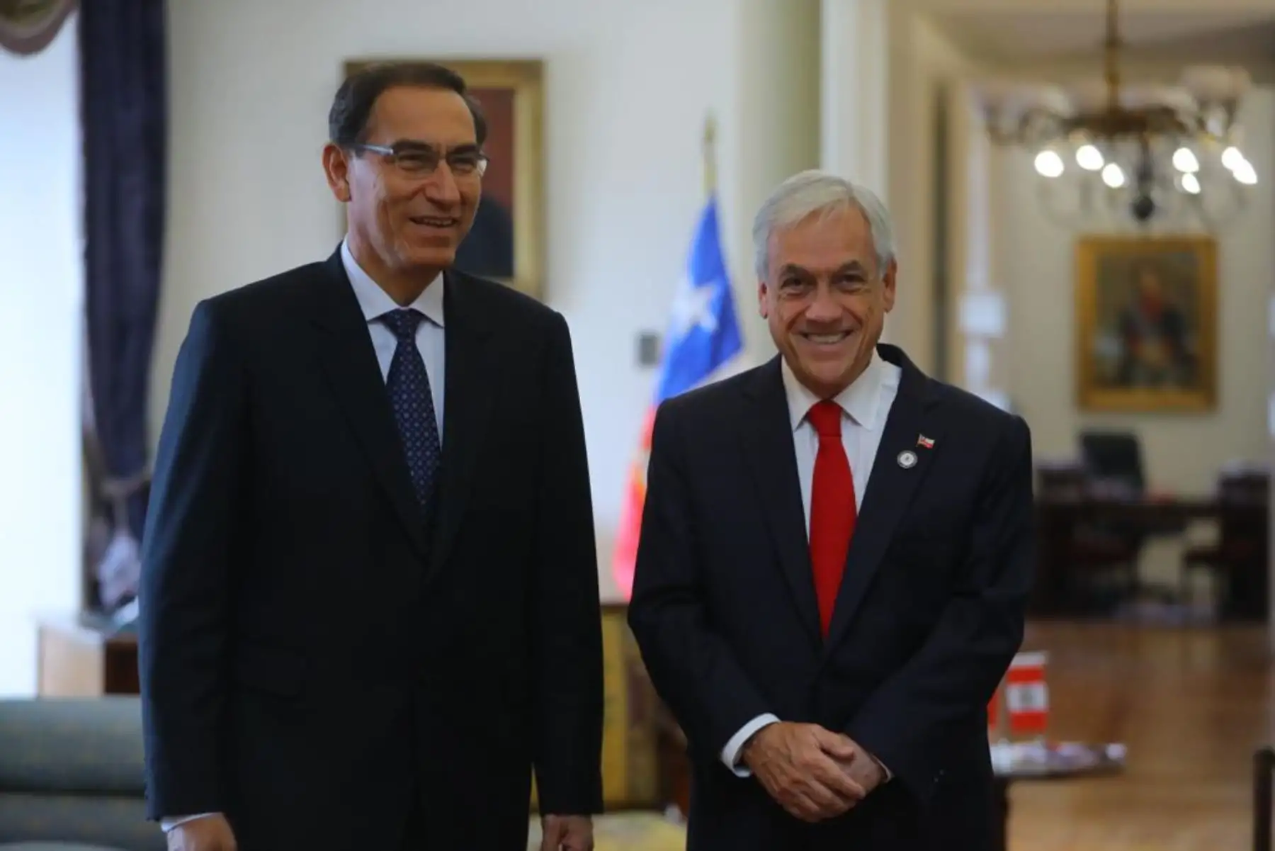 Jefe del Estado, Martín Vizcarra, llegó al Palacio de La Moneda, donde fue recibido por su par chileno, Sebastián Piñera. Foto: ANDINA/Prensa Presidencia