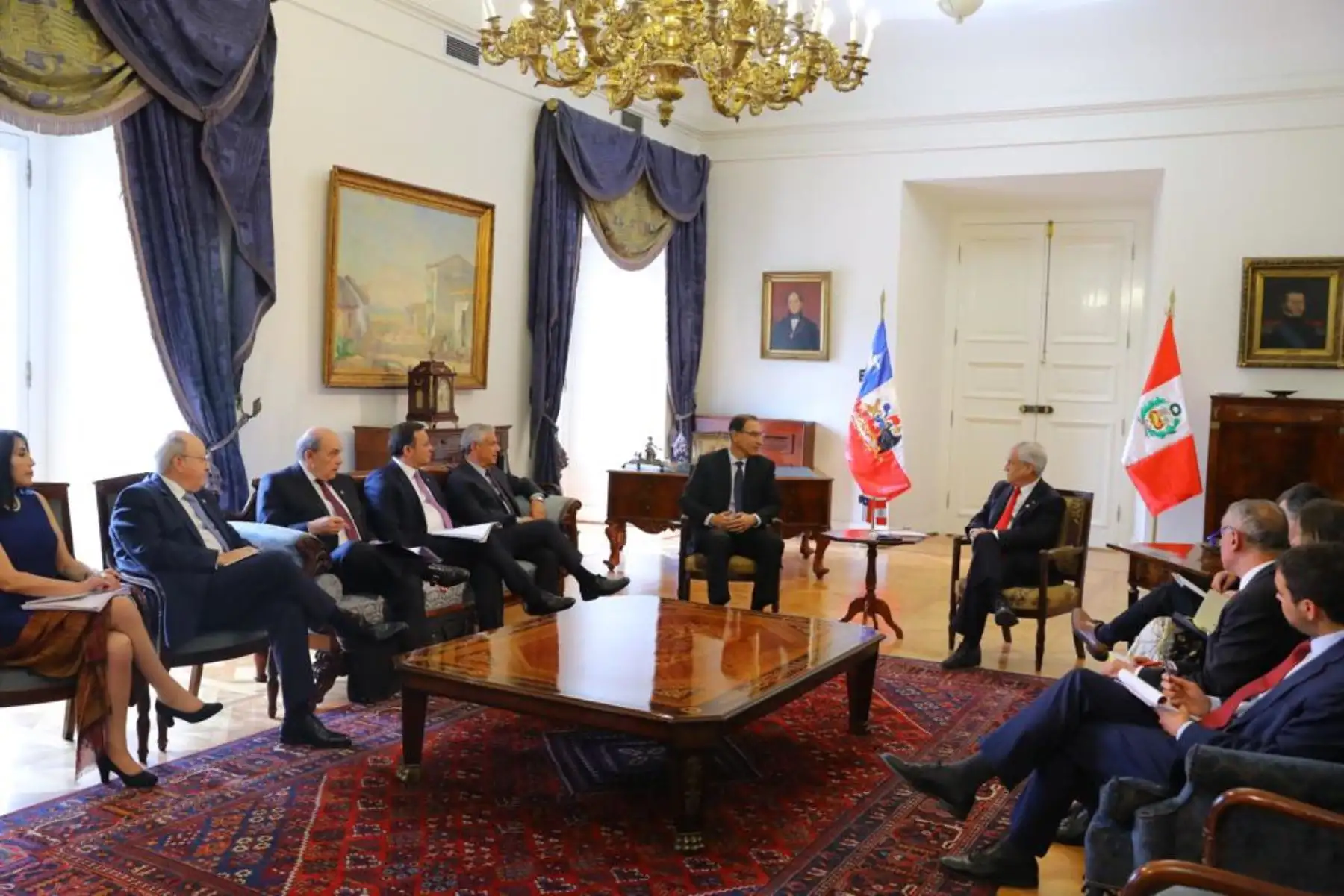 Jefe del Estado, Martín Vizcarra, llegó al Palacio de La Moneda, donde fue recibido por su par chileno, Sebastián Piñera. Foto: ANDINA/Prensa Presidencia