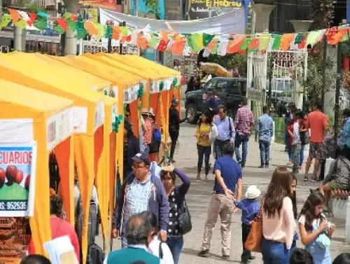 Arequipa: más de 6,000 asistentes capta feria de la chacra a la olla