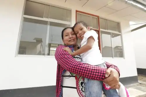 El Ministerio de Vivienda, Construcción y Saneamiento aprobó una nueva convocatoria para que 60 familias del distrito de Reque, provincia de Chiclayo, departamento de Lambayeque, reciban el Bono de Arrendamiento de Vivienda para Emergencia (BAE), luego que perdieran sus casas por las intensas precipitaciones pluviales en el norte del país. Foto: ANDINA/difusión.
