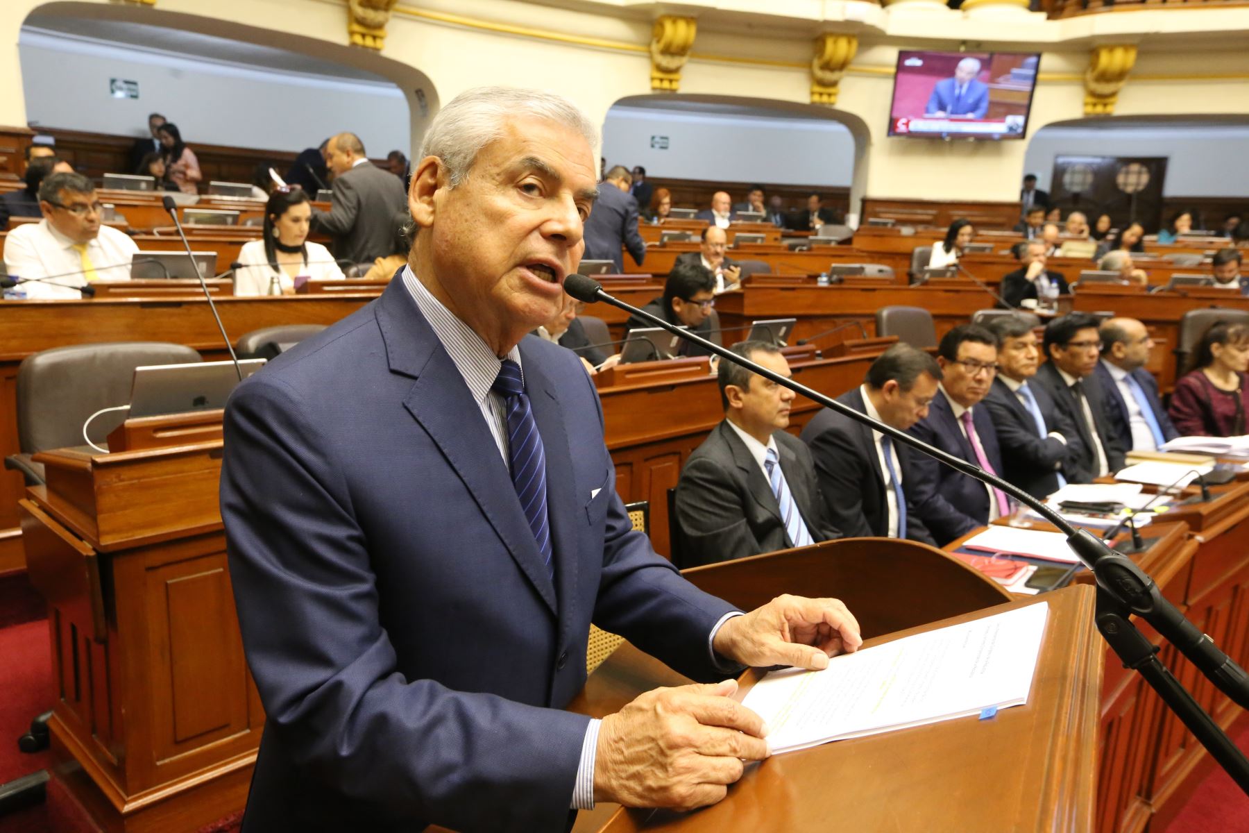 Presidente del Consejo de Ministros, César Villanueva, participa en el debate del proyecto de presupuesto 2019.