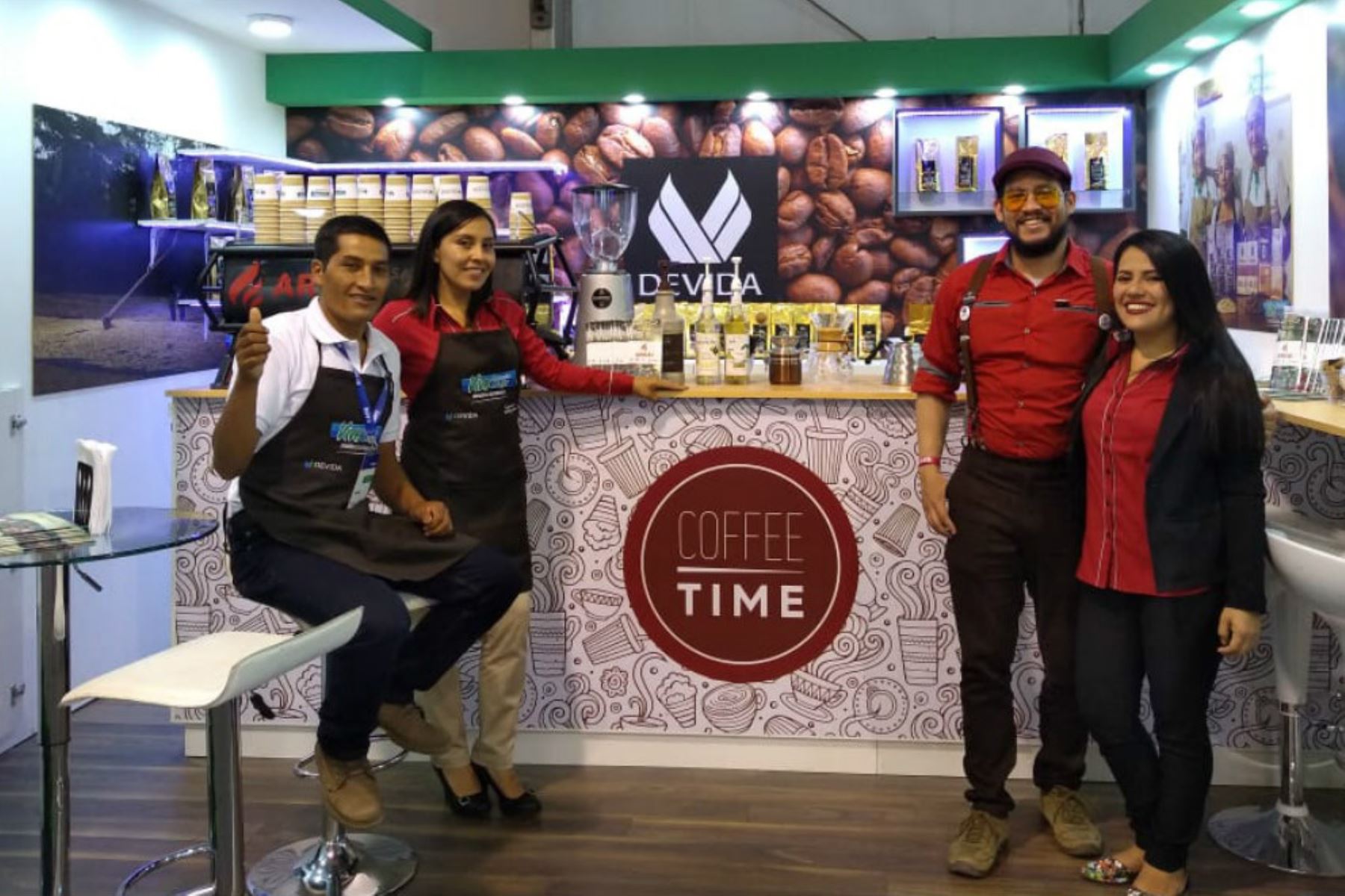 Devida instaló un stand en la zona de exhibiciones de CADE 2018, con el objetivo de promover el consumo del café nacional y generar el contacto directo entre el productor y el empresario.