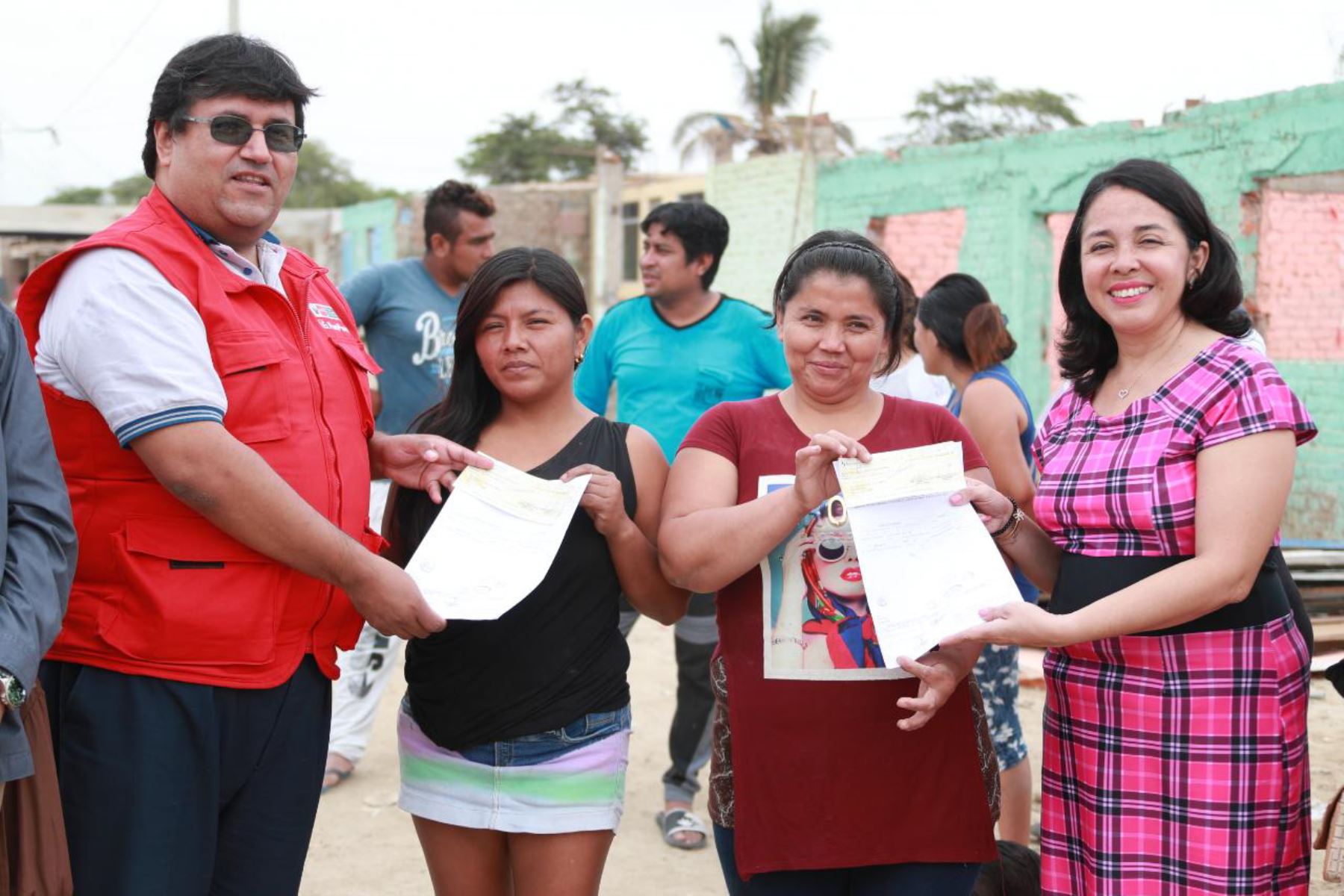 Pobladores del asentamiento humano Calixto Balarezo, en la región Piura, aceptaron liberar predios para que se ejecuten obras de modernización en el Aeropuerto Guillermo Concha Iberico.