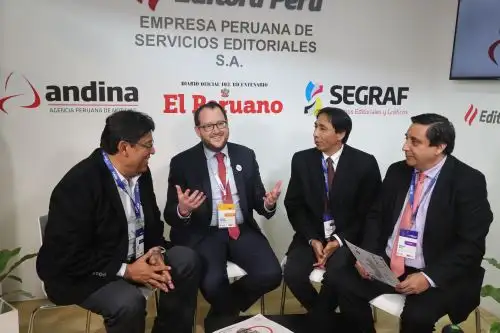 Mesa Redonda Elmer Cuba, director del BCR y Daniel Linsker, senior parner de Control Risk en el marco de CADE Ejecutivo 2018. ANDINA/Jack Ramón