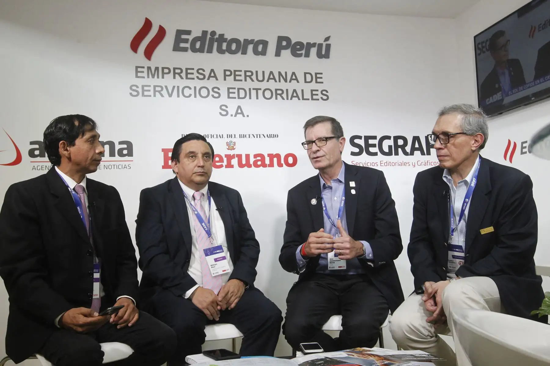 Panelistas de la mesa redonda, Alex Zimmermann Novoa - Gerente General - COFIDE y  Pedro Grados, presidente de COFIDE en el marco de CADE EJECUTIVO 2018. Foto: ANDINA/Jhony Laurente
