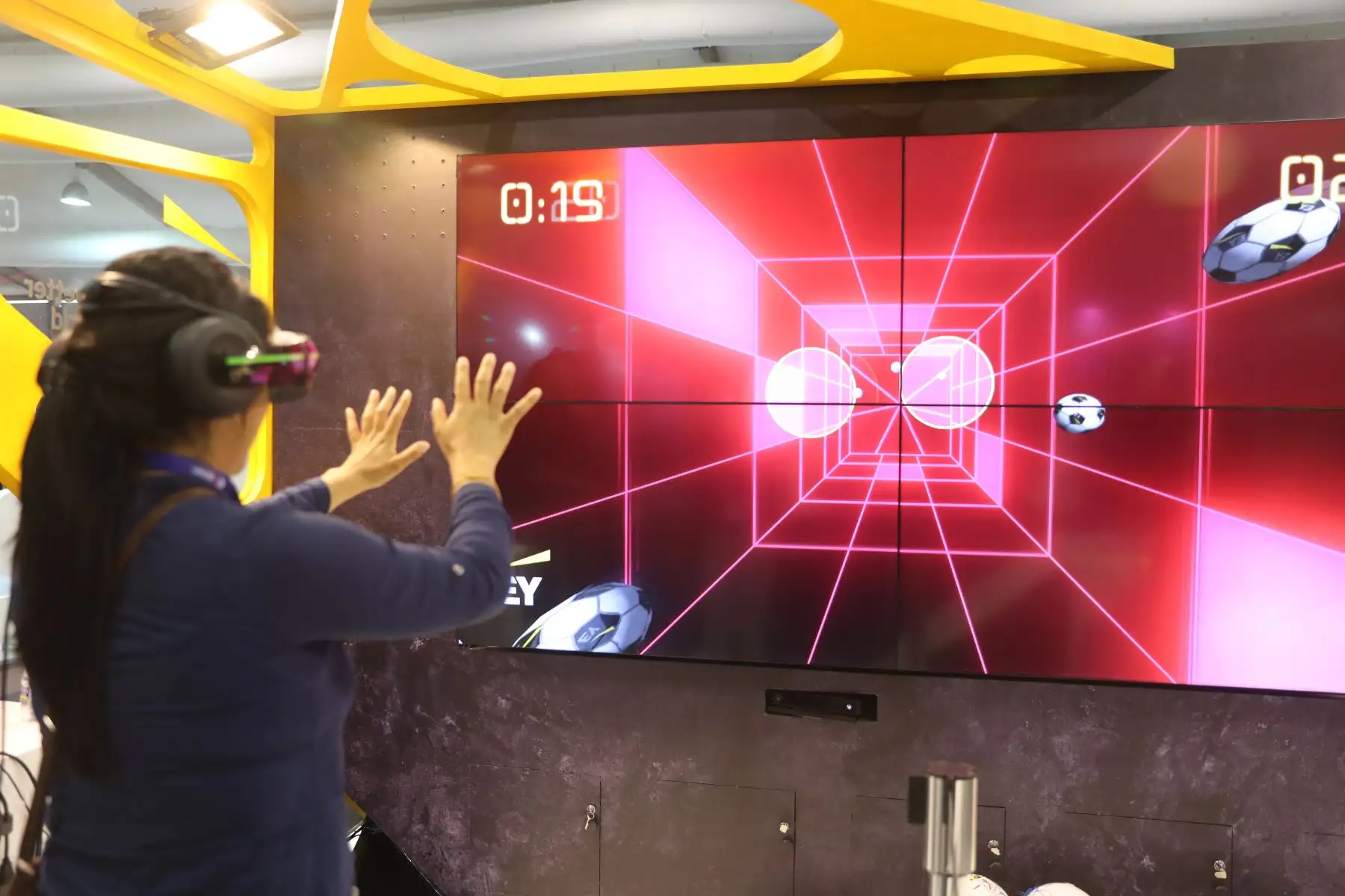 Fútbol y realidad virtual en CADE 2018