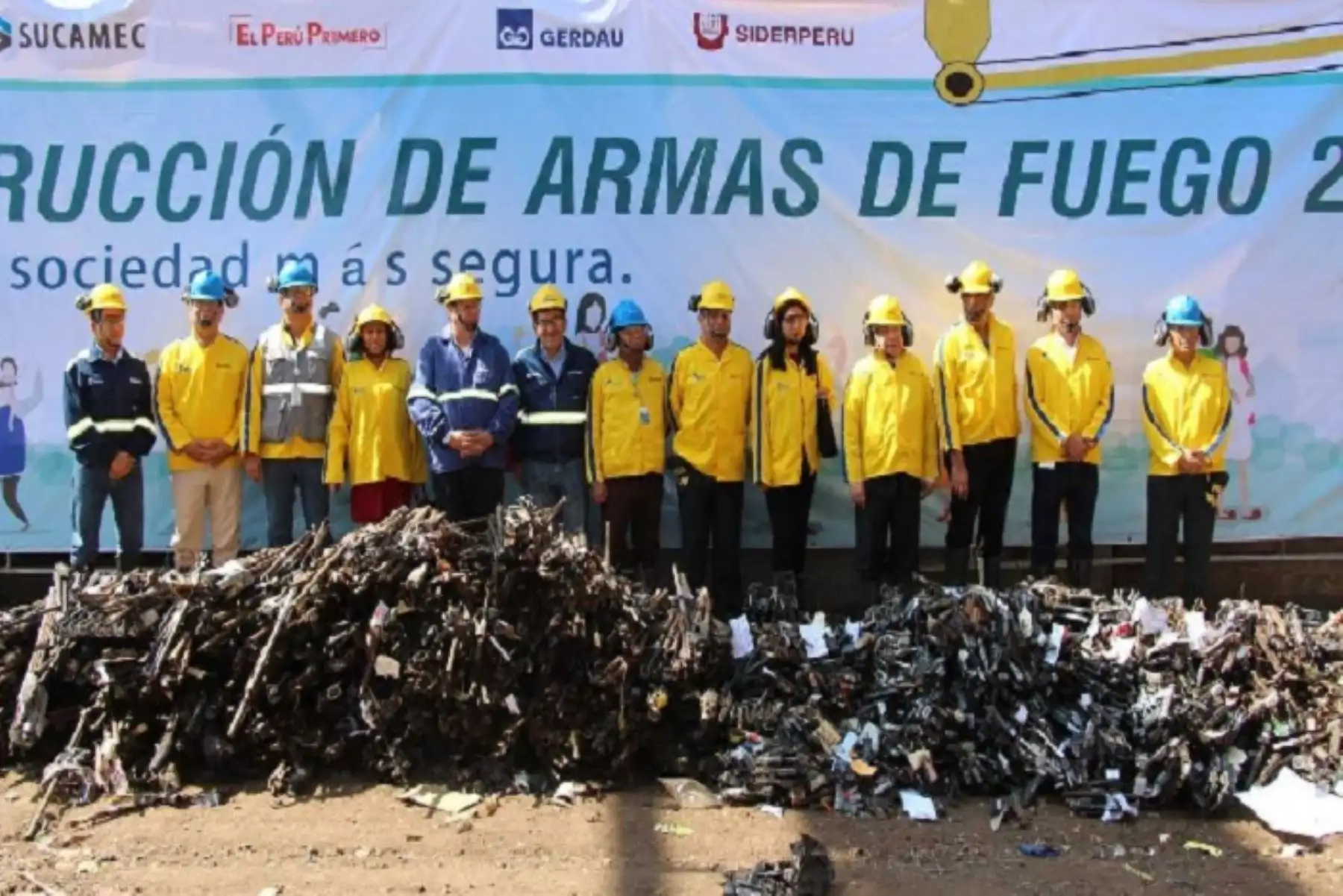 Un total de 4,482 armas de fuego que fueron incautadas en diversos operativos contra la delincuencia y la criminalidad, fueron incineradas en la víspera en la ciudad de Chimbote, provincia del Santa, en la región Áncash.