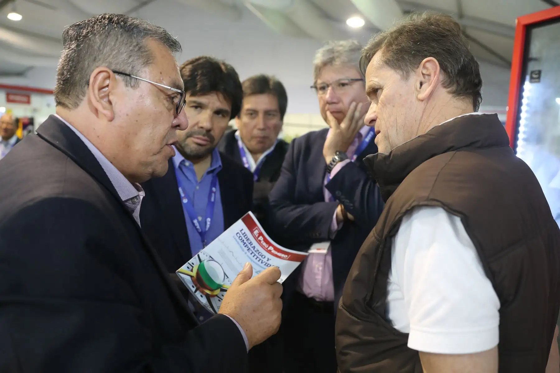 DIrectivos de Editora Perú conversan con Carlos Neuhaus,presidente del COPAL y Director Ejecutivo del Proyecto Especial de los Juegos Lima 2019 en el marco de CADE EJECUTIVO 2018 en Paracas. Foto: ANDINA/Jack Ramón