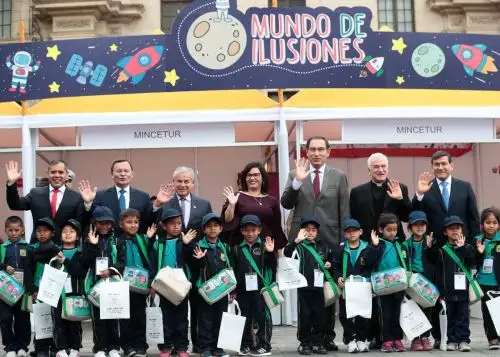 Presidente Martín Vizcarra inauguró feria "Mundo de ilusiones", en Palacio de Gobierno.
