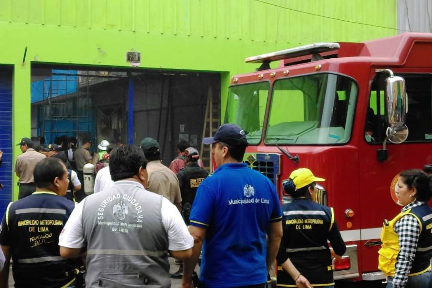 Un muerto deja incendio en galería comercial en Mesa Redonda. Foto: ANDINA/@RadioNacionalFM