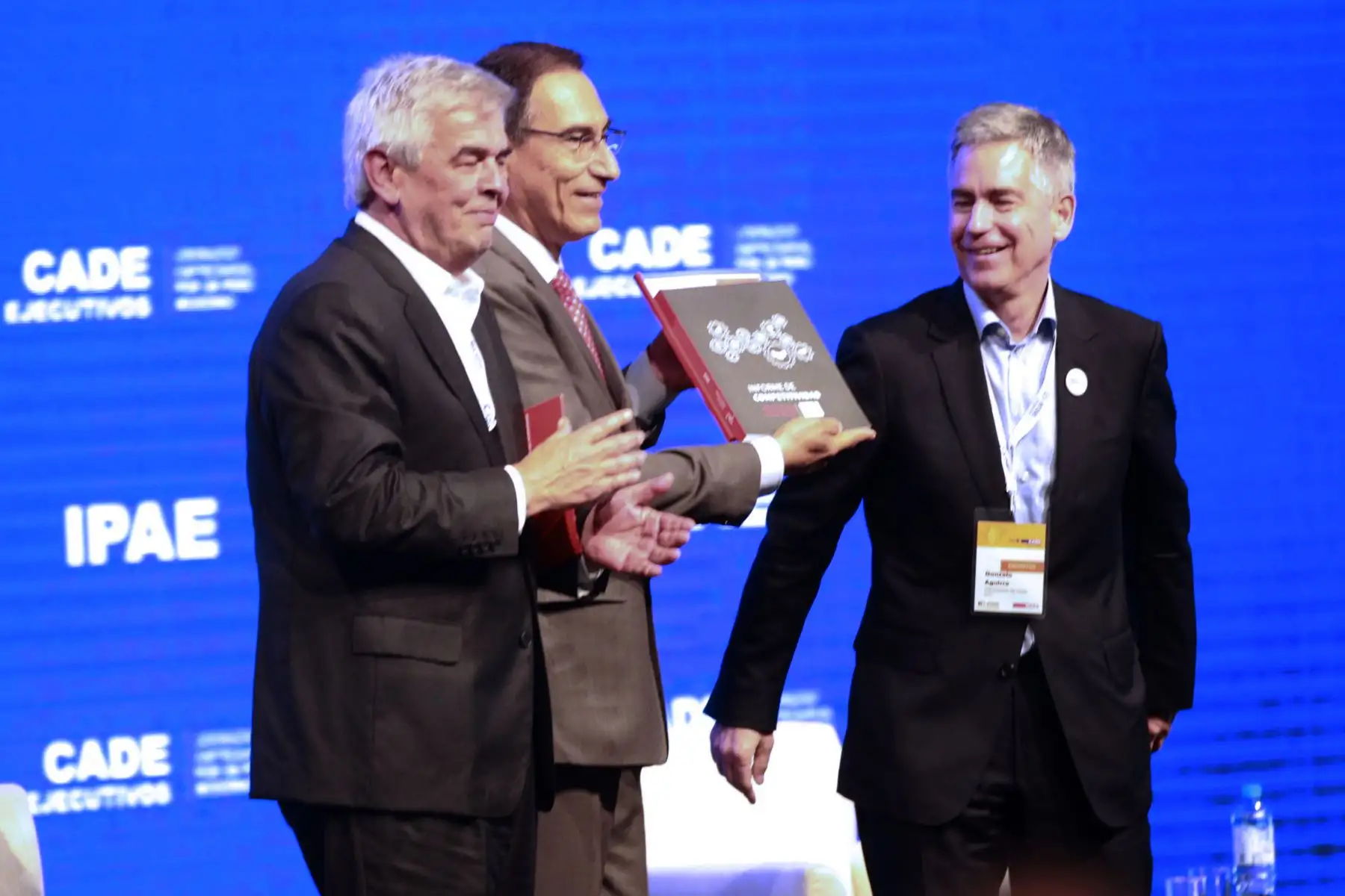 El Presidente de la República, Martín Vizcarra, propuso a los empresarios; iniciar una agenda conjunta que permita consensuar con el gobierno el plan de competitividad del país, en el CADE Ejecutivos 2018 “Liderazgo empresarial por un Perú moderno”. Foto: ANDINA/Jhony Laurente.