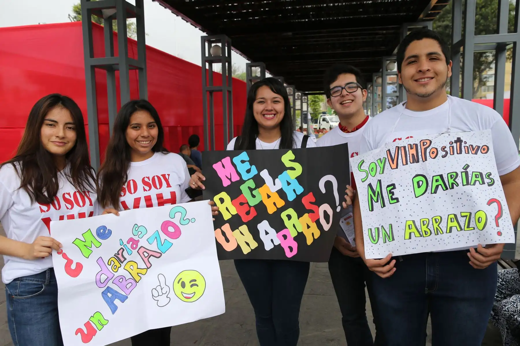 En el marco de las actividades por el Día Mundial de la Lucha contra el Sida, el Minsa realizò pruebas gratuitas del Virus de la Inmunodeficiencia Humana (VIH) en plaza Manco Cápac, en La Victoria.Foto: ANDINA/Norman Córdova